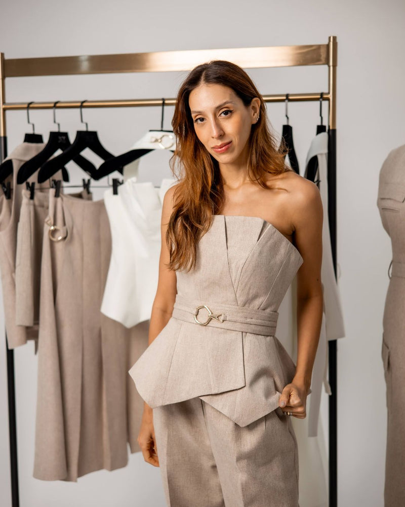 FEMININE AND MINIMALIST TAILORING