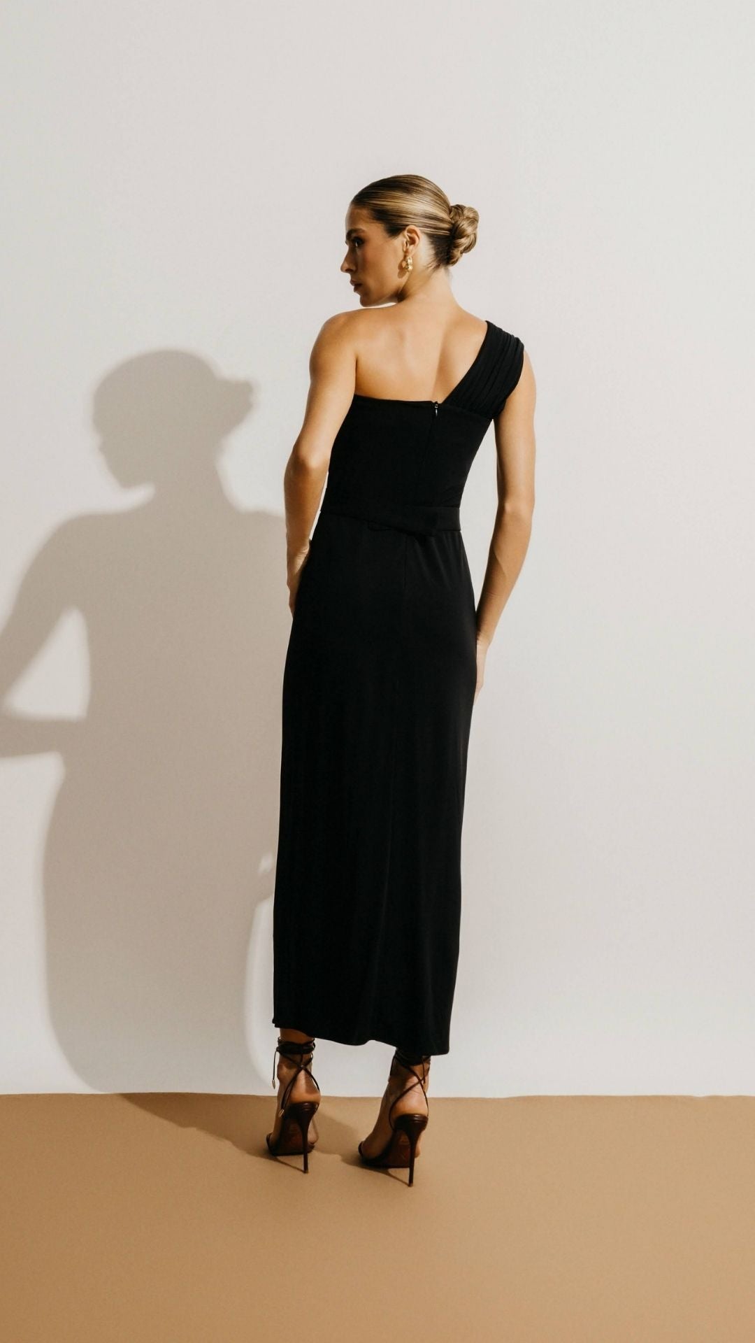 Vestido Midi Nellie Preto
